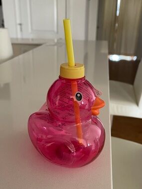Pink Duck Novelty light-up Drink tumbler with Yellow Straw. NWT